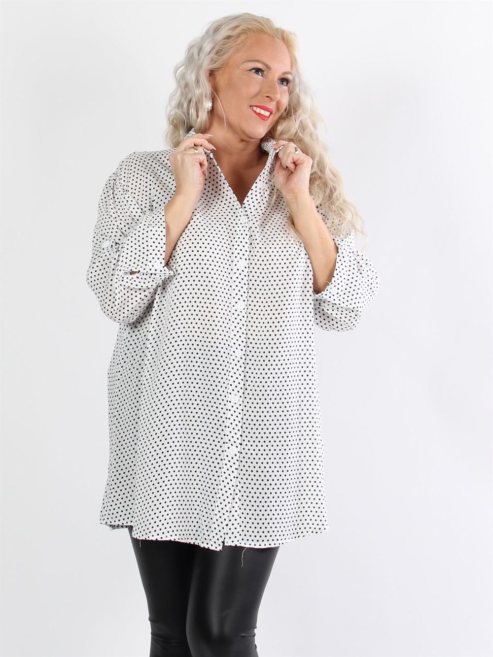 Kerry - Marinblå skjorta med vita prickar och 3/4-ärmar